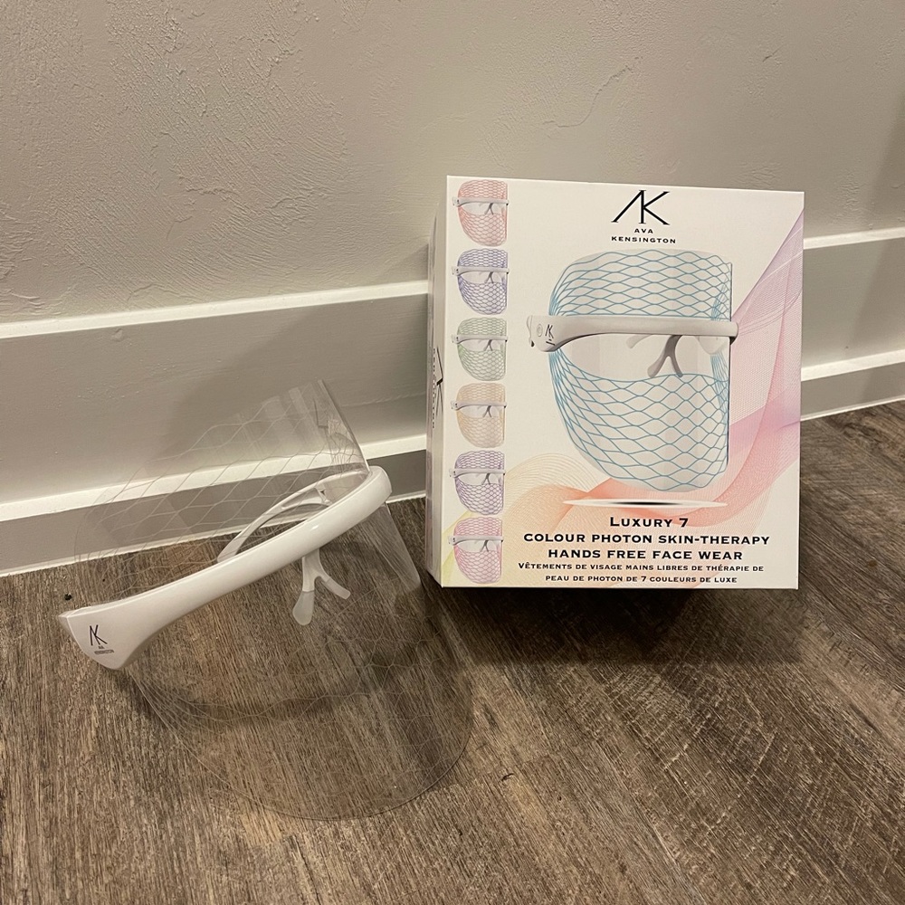 Ava Kensington Luxury 7 Photon Mask (NWT)